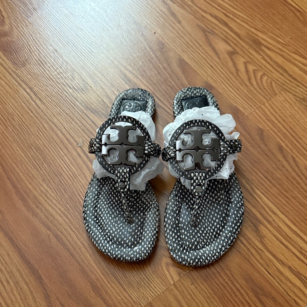 Tory Burch Black and White Textured Snake print Sandals sz 9